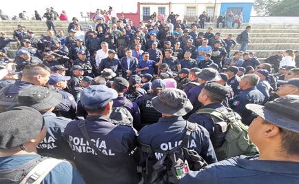 Protestan 600 policías por falta de uniformes en  Oaxaca