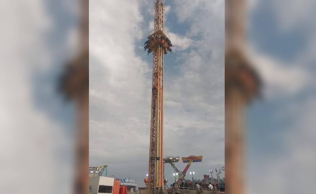 Falla en juego mecánico deja a siete personas atrapadas en la Feria de Chalco; no se reportan lesionados.
Foto: Especial.