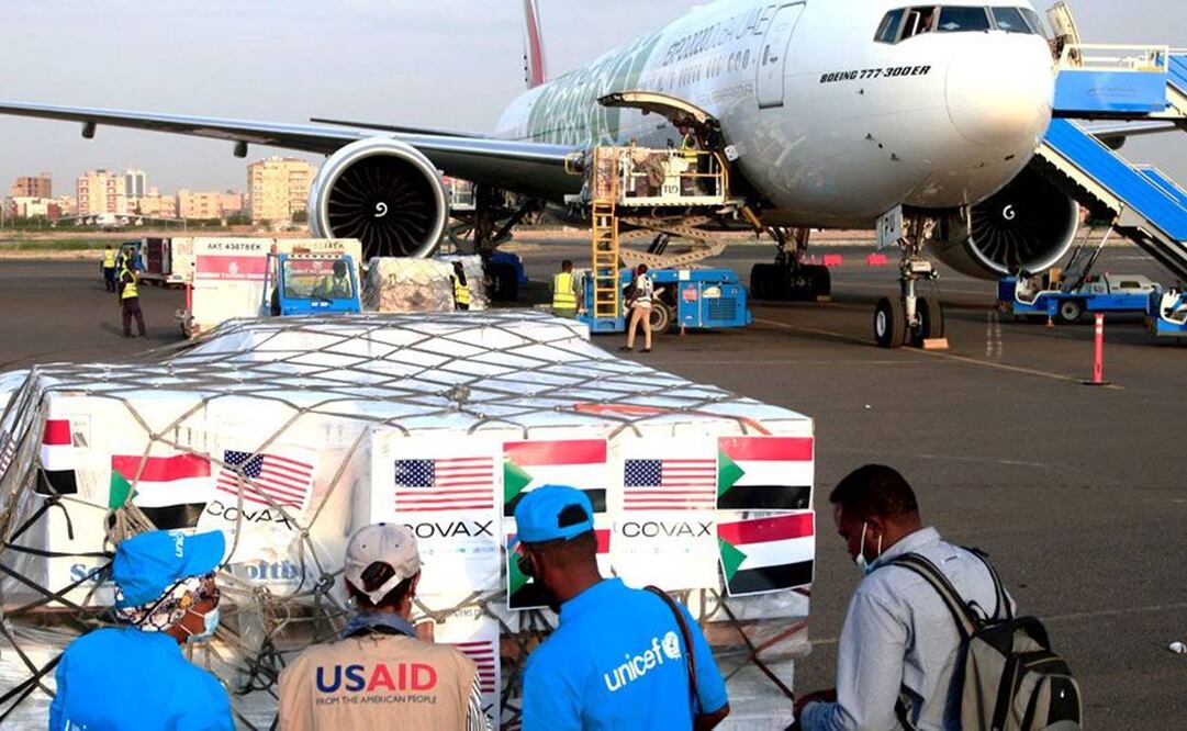 Un envío de vacunas contra la covid del mecanismo Covax aterrizó en Sudán a principios de octubre. EPA