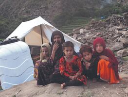 Tras terremoto en Afganistán, rescatistas y médicos se niegan a ayudar a mujeres, denuncian; “eran reacios a sacarlas de los escombros”