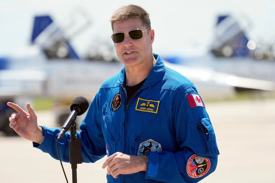 El astronauta canadiense Jeremy Hansen, de la misión Artemis 2, en el Centro Espacial Kennedy, en Florida. FOTO: CHRIS O'MEARA. AP