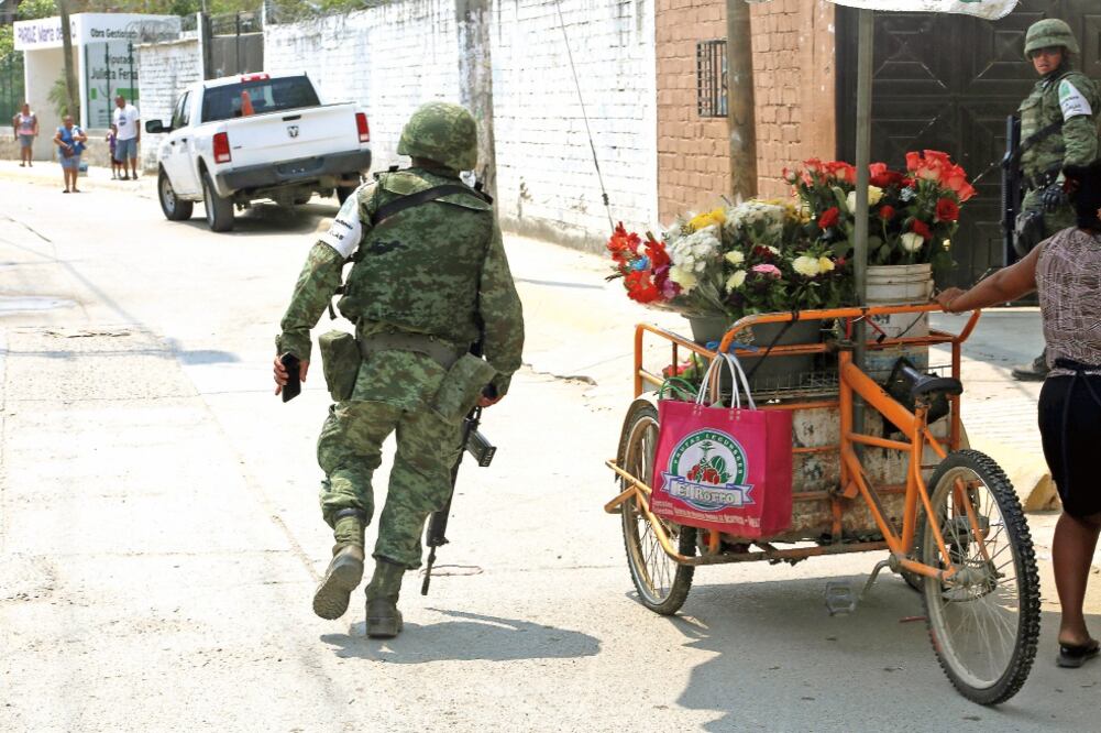 Vigilancia. La escuela Francisco Sarabia de Acapulco fue resguardada por militares tras el plagio de la mujer.