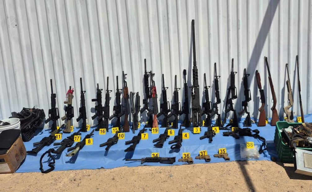 Los uniformados aseguraron más de 40 armas largas y dos ametralladoras Minimi. Foto: X @OHarfuch