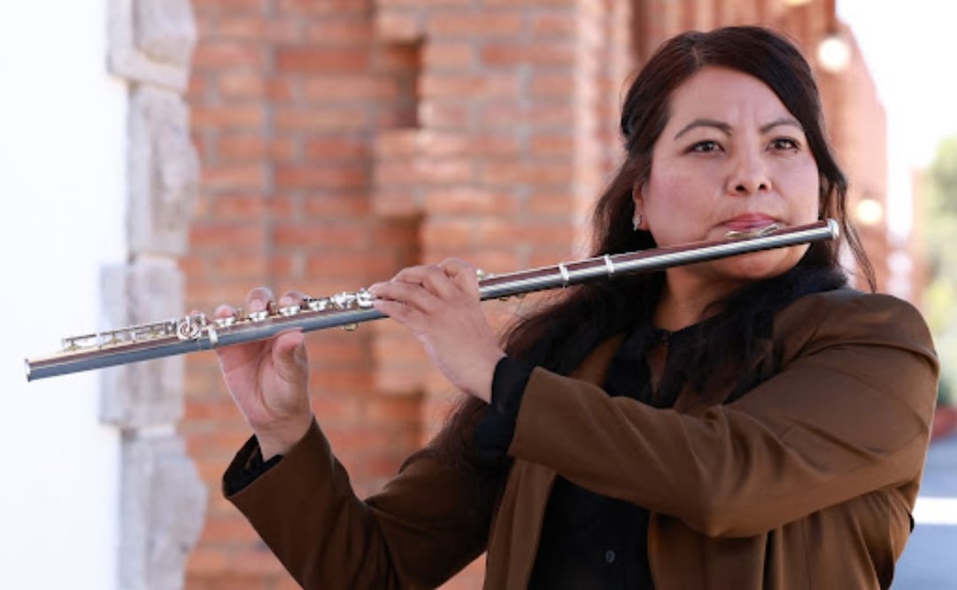 La flautista indígena Yaneth Cruz, originaria de la comunidad de San Ildefonso, en Tepeji del Río, se presentará en el Palacio de Bellas Artes. Foto: Especial