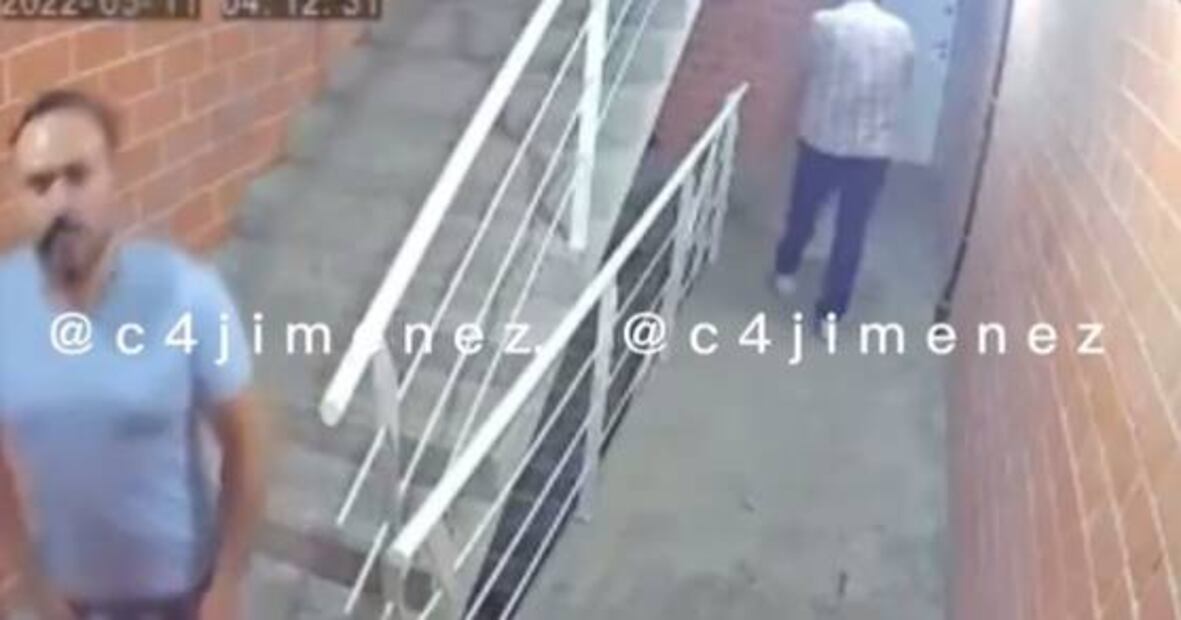¡Se baja la ropa interior frente a la cámara! Exhiben a acosador en edificio de Santa María la Ribera  