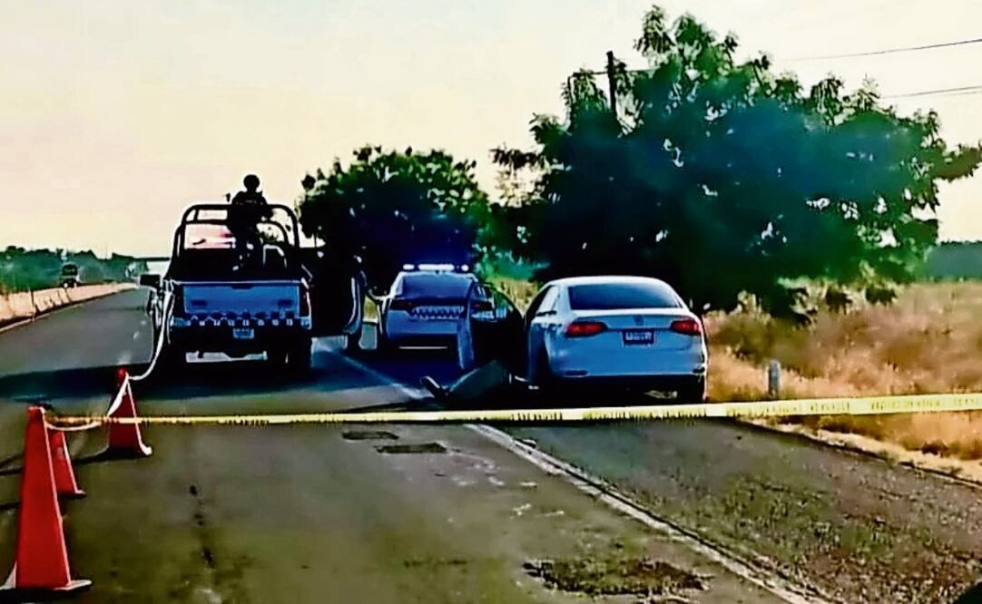 Sobre la carretera Apatzingán-Cuatro Caminos, a la altura del municipio de Parácuaro, en la región de Tierra Caliente, fue asesinado a tiros el productor de limón Rogelio Escobedo. Foto: Especial