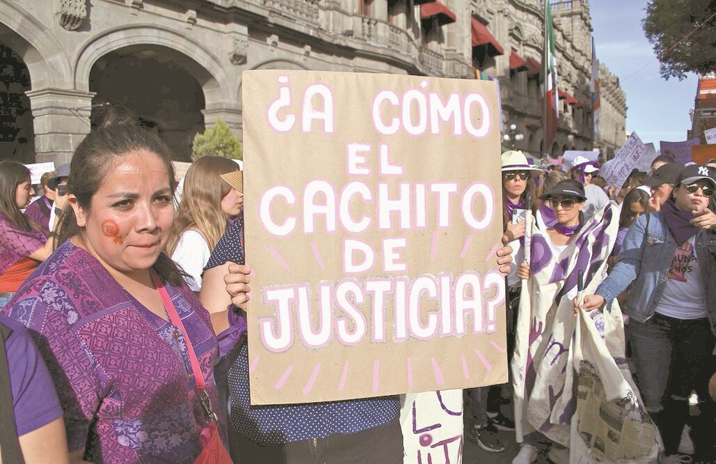 Reclamo de justicia. Diversos puntos de la capital poblana fueron testigos del descontento de la población femenina, la cual recorrió las calles lanzando consignas en demanda de frenar los feminicidios. Foto: OMAR CONTRERAS. EL UNIVERSAL