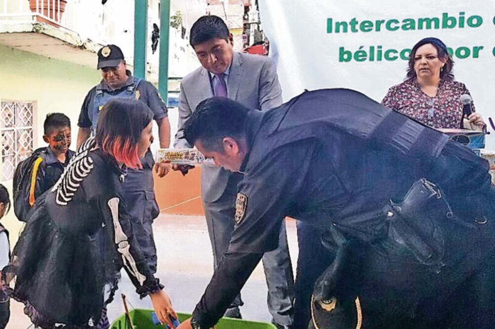 El intercambio de juguetes forman parte de la Primera Jornada Infantil por la Paz (SSP CDMX)
