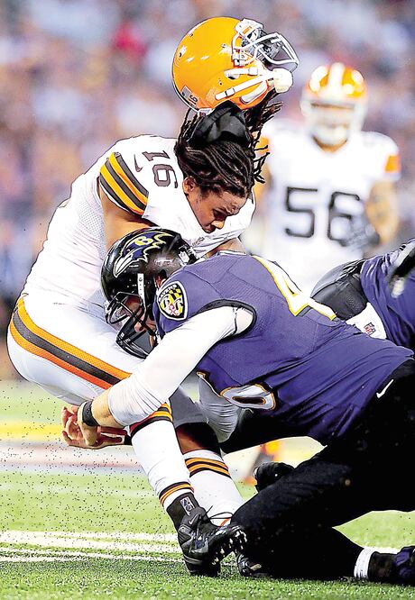 Las medidas para mejorar la seguridad en la cabeza han aumentado en la NFL (ARCHIVO. EL UNIVERSAL9