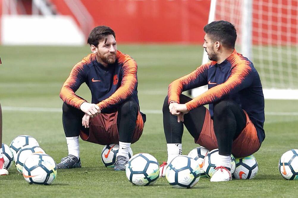 Lionel Messi espera guiar a los culés a otro triunfo. Cristiano Ronaldo será clave en el ataque blanco (EFE)