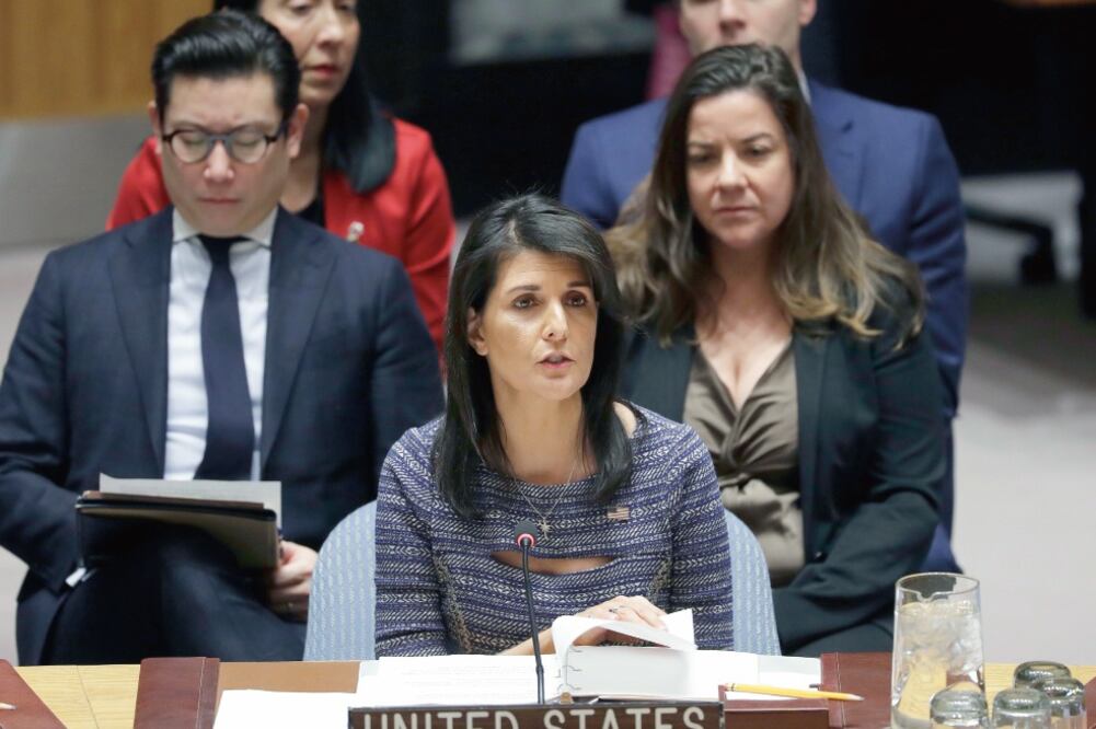Proteger nuestros intereses”. La embajadora de EU ante la ONU, Nikki Haley, dijo que no dejará que se aprovechen de la generosidad de los estadounidenses (MARK LENNIHAN)