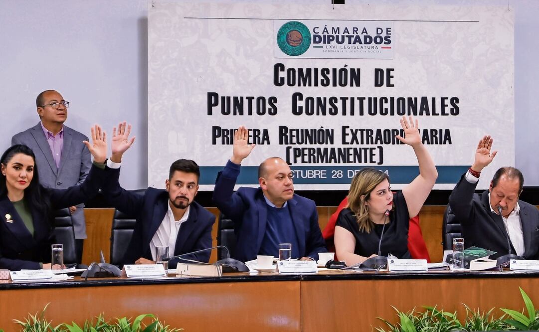 Diputados integrantes de la Comisión de Puntos Constitucionales de la Cámara de Diputados aprobaron la supremacía constitucional. Foto Hugo Salvador / EL UNIVERSAL
