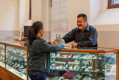 Banco Azteca y BanCoppel se echaron a la bolsa a los clientes del empeño