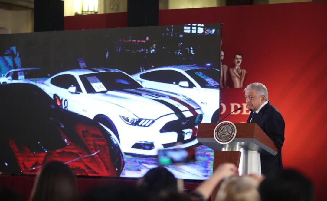 El mandatario detalló que se encontró un lote de 66 vehículos de lujo en una bodega. Foto: Lucía Godinez