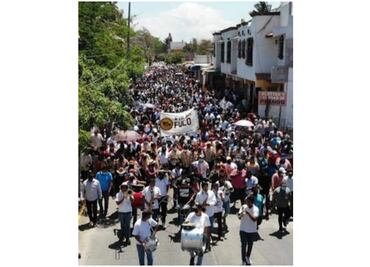 Candidatos de Juchitán ignoran medidas sanitarias y realizan mítines con miles de personas
