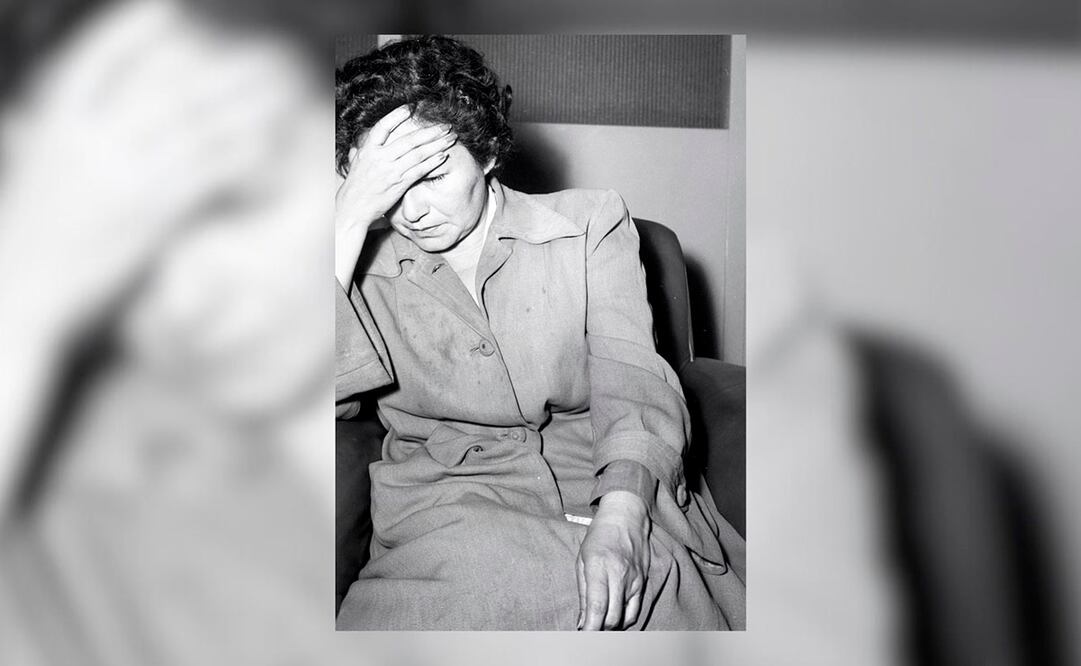 Emma Martínez Cruz, detenida en la Jefatura de Policía del DF el 6 de marzo de 1959, acusada del asesinato del senador de Querétaro, Rafael Altamirano Herrera. Foto: Julio Hernández/Archivo EL UNIVERSAL.