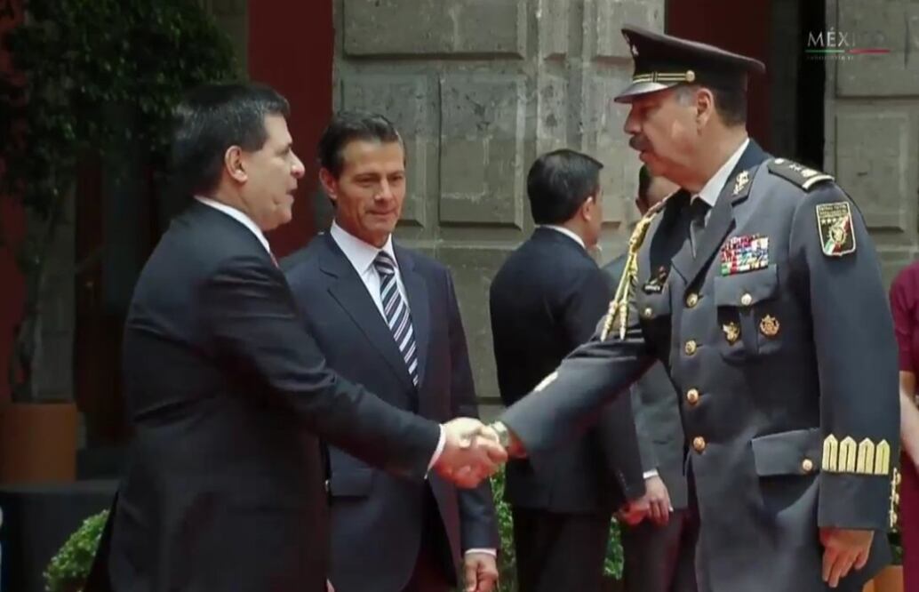 El presidente de México, Enrique Peña Nieto, recibió en Palacio Nacional a su homólogo de Paraguay, Horacio Manuel Cartes Jara. Foto: @PresidenciaMX   