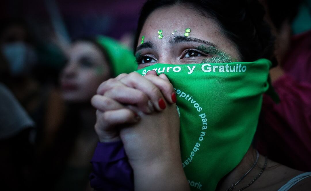El pañuelo verde representa a aquellas personas que apoyan la legalización del aborto - Foto:  Juan Ignacio Roncoroni/EFE