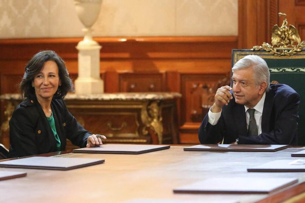 AMLO anuncia que Santander no cobrará comisión a remesas