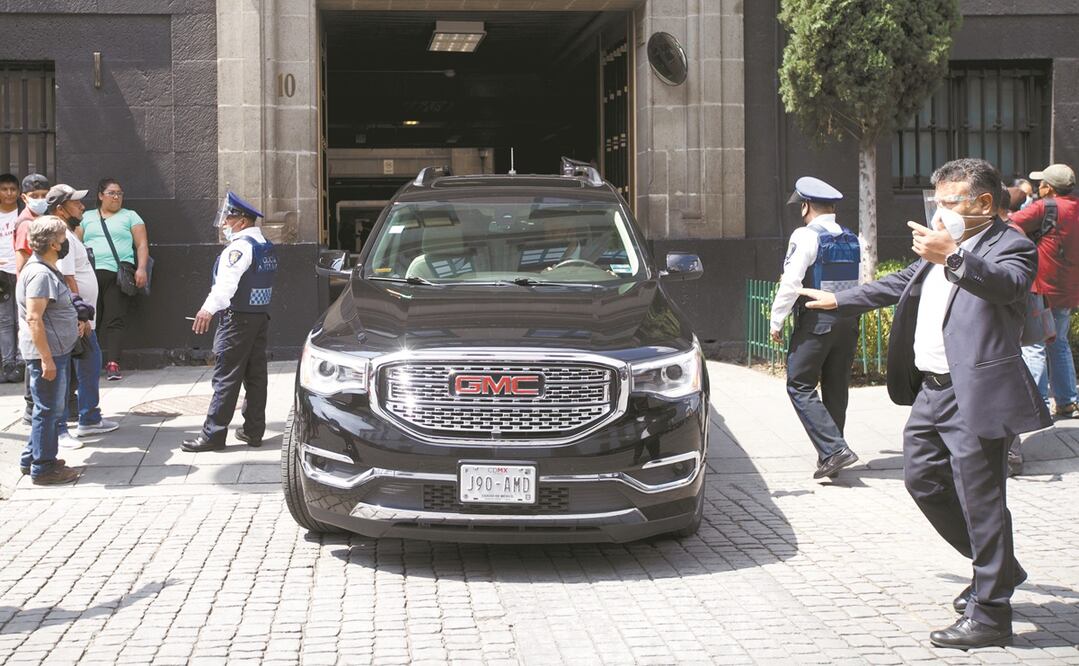 Tras entregar una solicitud de audiencia, los cinco magistrados que votaron para destituir a José Luis Vargas como magistrado presidente del TEPJF se reunieron por dos horas con Arturo Zaldívar, titular de la Corte. Foto: GERMÁN ESPINOSA. EL UNIVERSAL 