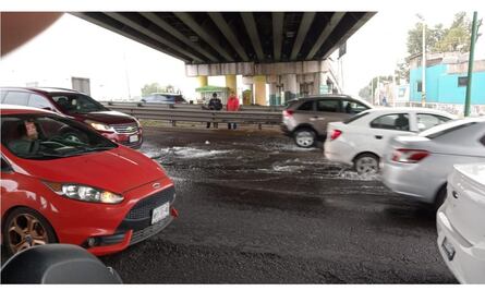 Reportan mega fuga de agua en Tlalnepantla; personal del OPDM cierra líneas de conducción