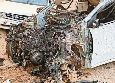 Explota auto frente a sede de autodefensas