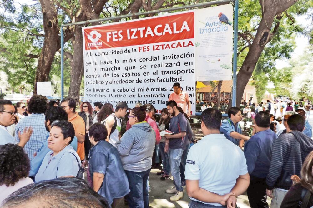 En septiembre del 2016, trabajadores, académicos y estudiantes marcharon al palacio municipal para exigir mayor seguridad, luego de diversos asaltos (ARCHIVO EL UNIVERSAL)