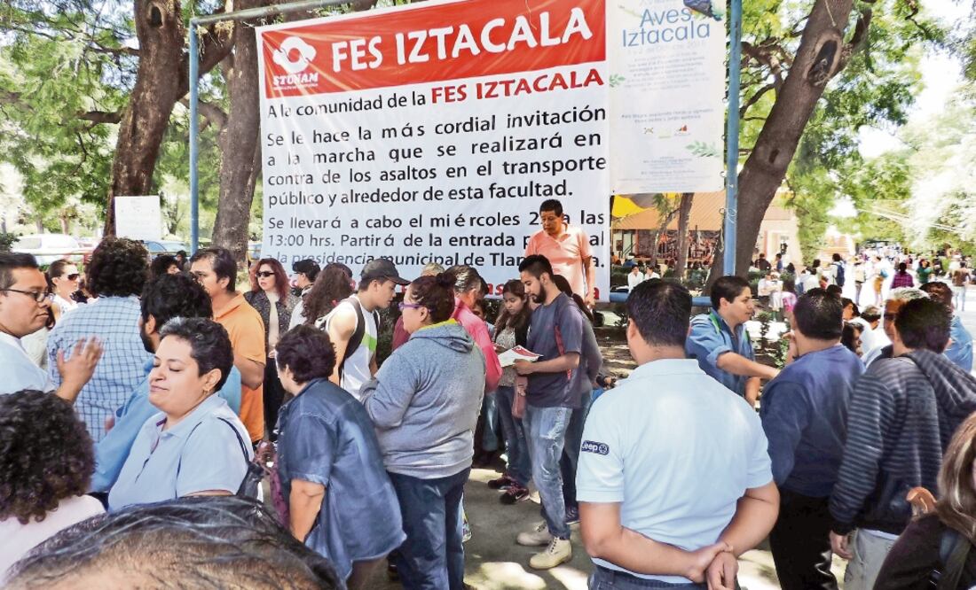 En septiembre del 2016, trabajadores, académicos y estudiantes marcharon al palacio municipal para exigir mayor seguridad, luego de diversos asaltos (ARCHIVO EL UNIVERSAL)