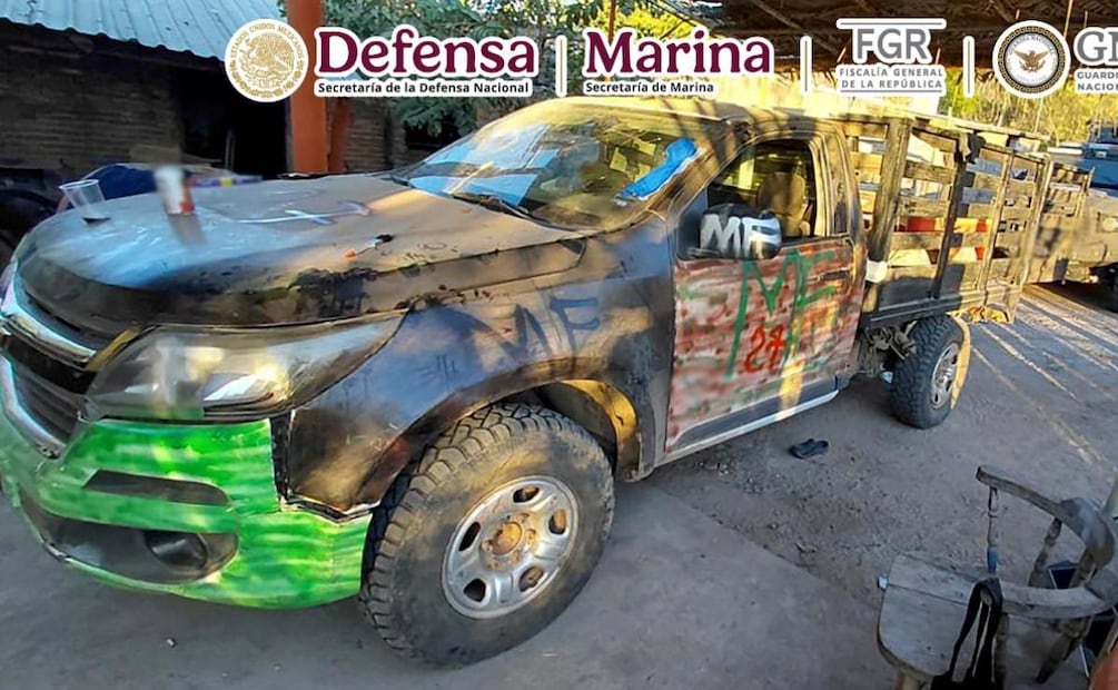 Camioneta con la leyenda "MF" que fue asegurada tras agresión de civiles armados a personal de la SSPC en Culiacán, Sinaloa (08/05/2026). Foto: X (@OHarfuch)