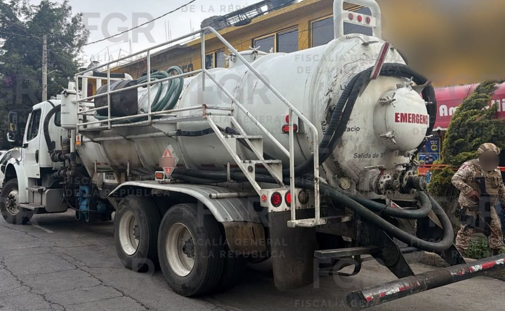 FGR asegura 2 mil 250 litros de huachicol en la GAM. Foto: Especial