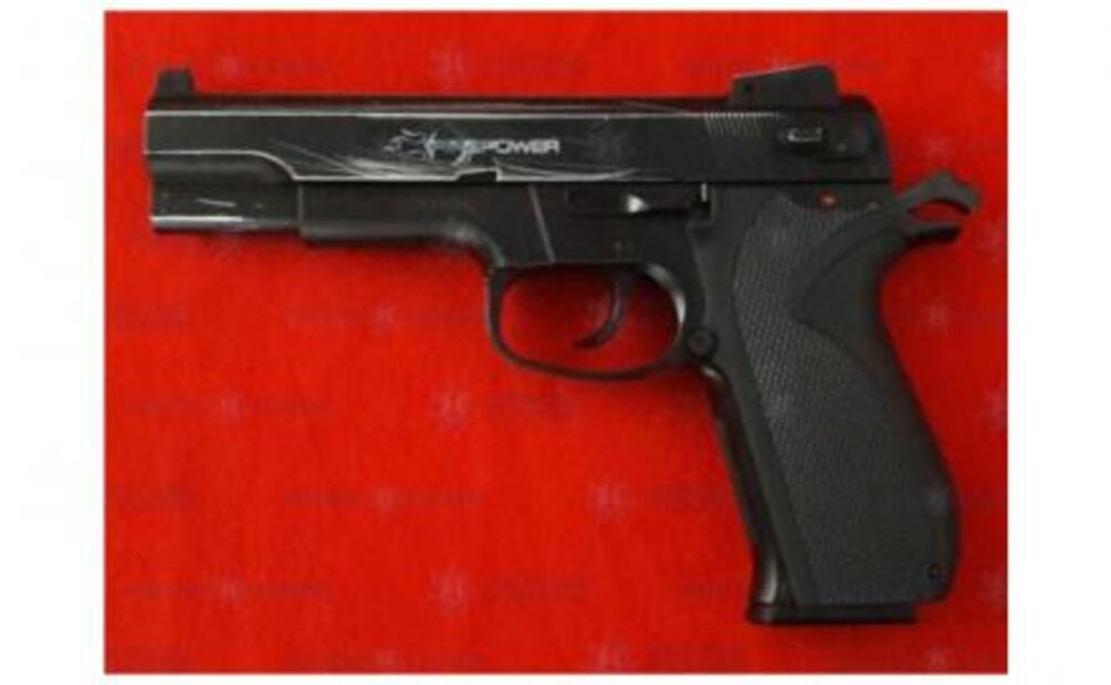 Hombre con brazalete de prisión domiciliaria roba camioneta en Coyotepec 