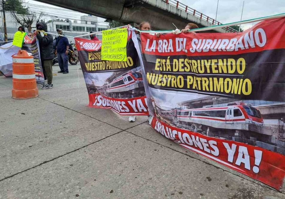 Manifestantes realizaron una protesta para exigir la conclusión de obras de mitigación por la construcción del Tren Felipe Ángeles. Foto: Especial