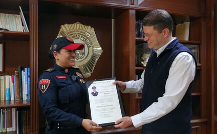 Oficial de la PBI recibe reconocimiento; salvó la vida de una niña en la estación Merced del Metro