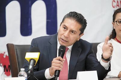 Indagan a jefes policiacos por robo de autopartes en Toluca