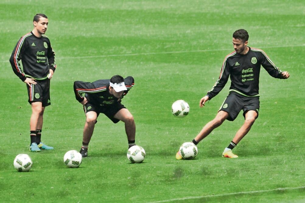 Diego Reyes (der.) está listo para reaparecer con el Tricolor (AGUSTÍN SALINAS. IMAGO7)