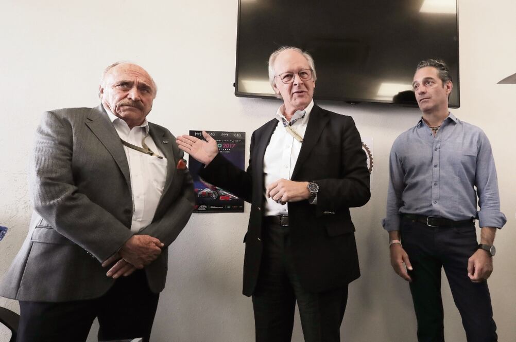 Graham Stoker, Vpdte. deportivo de FIA, con José Abed y Carlos Slim Domit. (ALEJANDRO ACOSTA. EL UNIVERSAL)