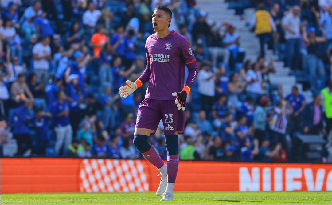 Kevin Mier en un duelo de Cruz Azul. FOTO: Imago7