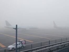 Banco de niebla afecta despegues y aterrizajes en el AICM