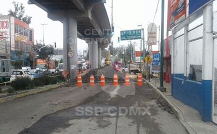 Habilitan reversible en Avenida Tláhuac por fuga de agua