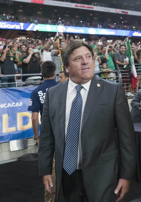 Desde el miércoles por la noche se ha especulado que la “mano de la Concacaf” está dispuesta a ayudar a México para que logre acceder al partido por el cetro ante Jamaica (EFE)