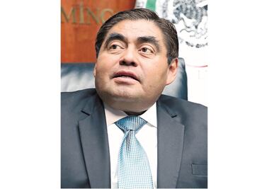 Barbosa acusa de "peñistas" a gobernadores que abandonaron la Conago