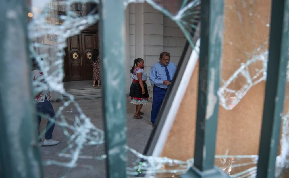 Irrumpen integrantes de Asamblea de Barrios en Congreso CDMX. Foto: Luis Camacho