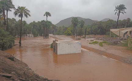 Huracán Kay pega en Bahía Asunción