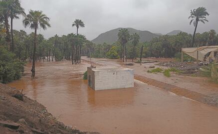 Huracán Kay pega en Bahía Asunción