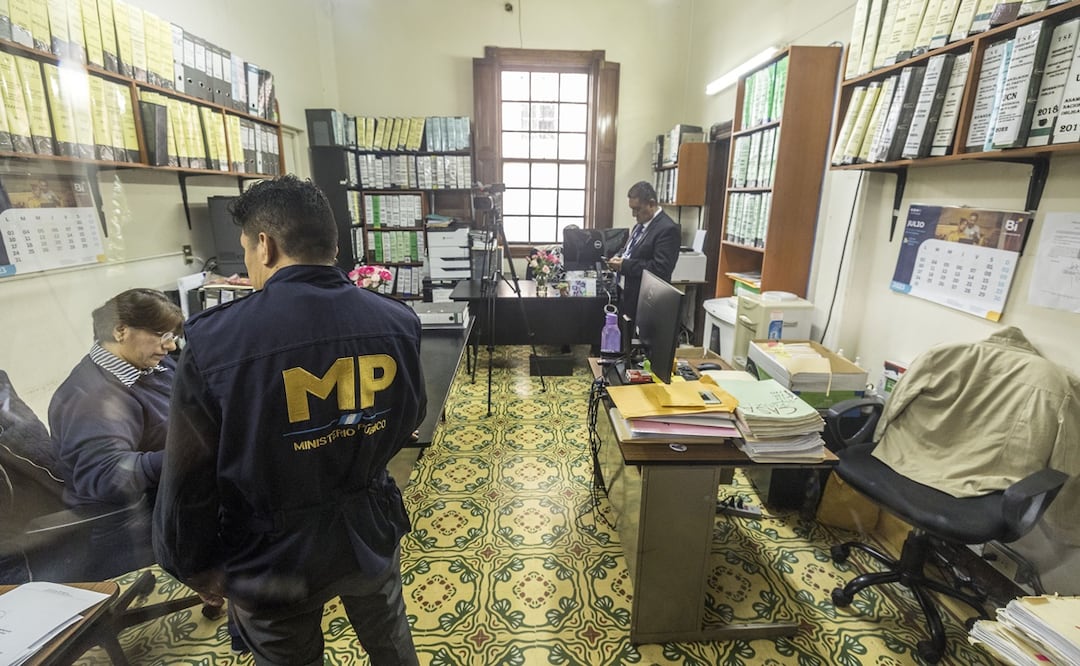 Fotografía de un operativo de allanamiento en la sede del Tribunal Supremo Electoral, hoy, en Ciudad de Guatemala (Guatemala). Foto: EFE