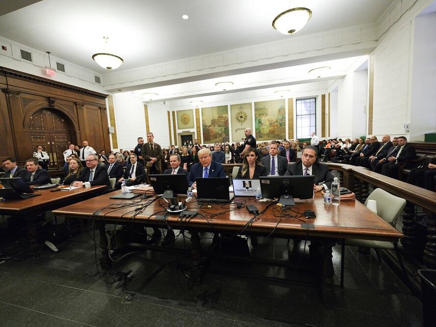 El expresidente estadounidense Donald Trump, durante su comparecencia, este lunes, en la Suprema Corte de Nueva York. FOTO: AP