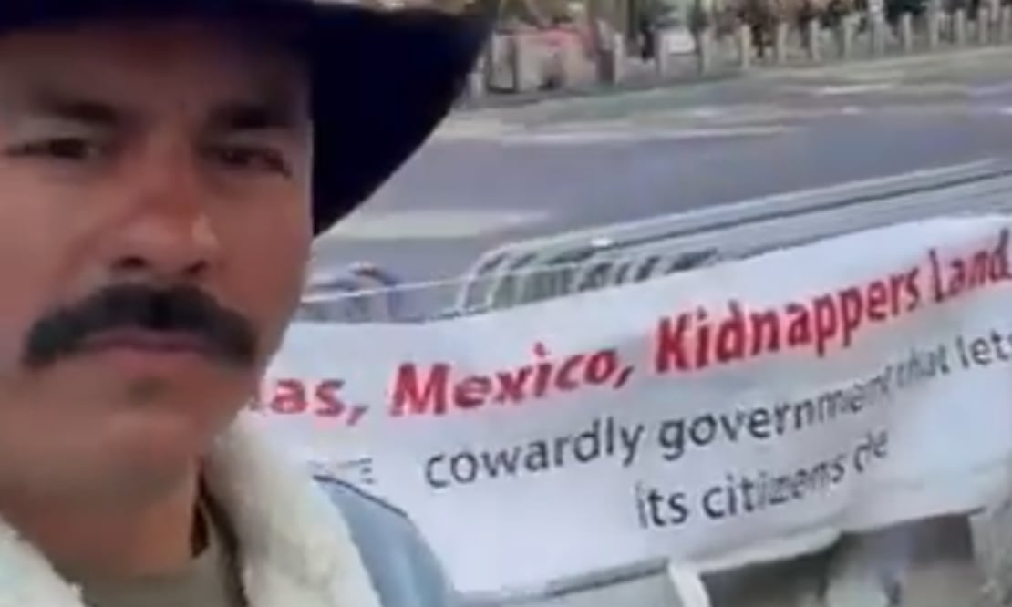 "Chiapas, México, tierra de secuestradores", se leyó en la manta de protesta colocada por un ganadero chiapaneco que denunció el plagio de su padre en Nueva York . Foto: Captura de pantalla