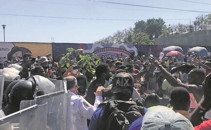 Con danzas, canto y marchas, africanos exigen papeles