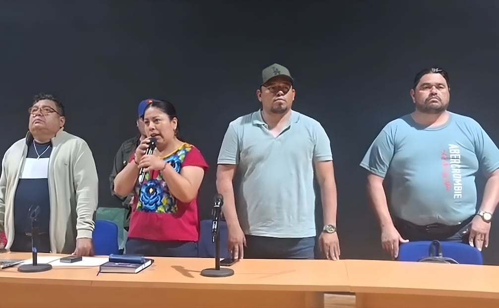 Durante la reanudación de la asamblea estatal de la Sección 22 del SNTE, la secretaria general Yenny Aracely Pérez Martínez, aseguró que la consulta a las bases es con el objetivo de fortalecer al movimiento magisterial. | Foto: Especial.