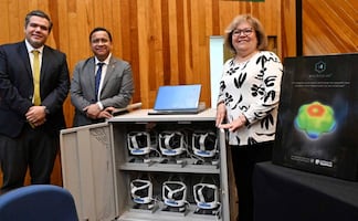 ¡Adiós al pizarrón tradicional!; UNAM enseña química con visores de realidad virtual en sus preparatorias